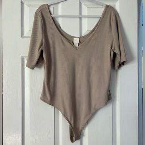 Tan Short Sleeve Body Suit, Small V-Cut